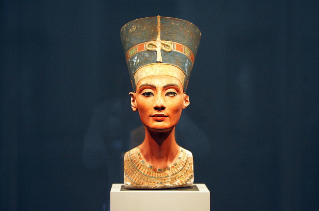 Egyptian Archaeologist Vows to Bring Nefertiti Bust Back from Germany