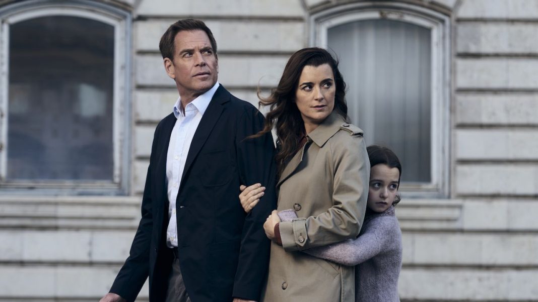 Tony, Ziva and Tali holding on to each other in NCIS: Tony &amp; Ziva