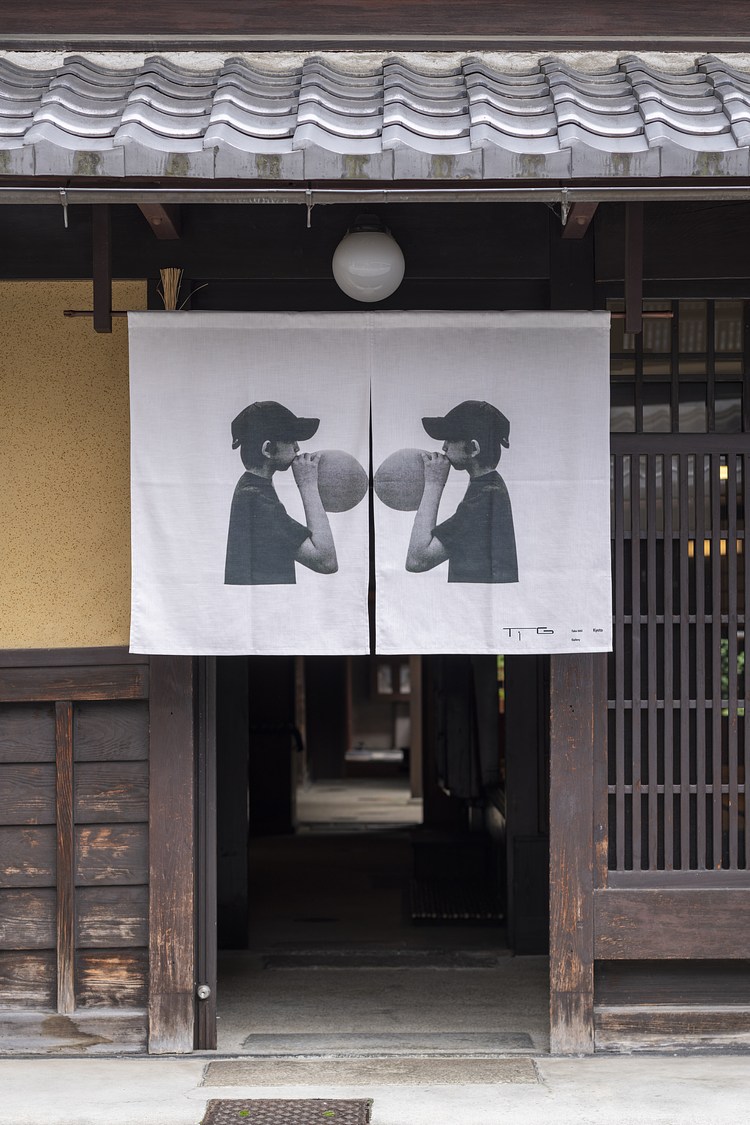 Roman Ondak at Taka Ishii Gallery