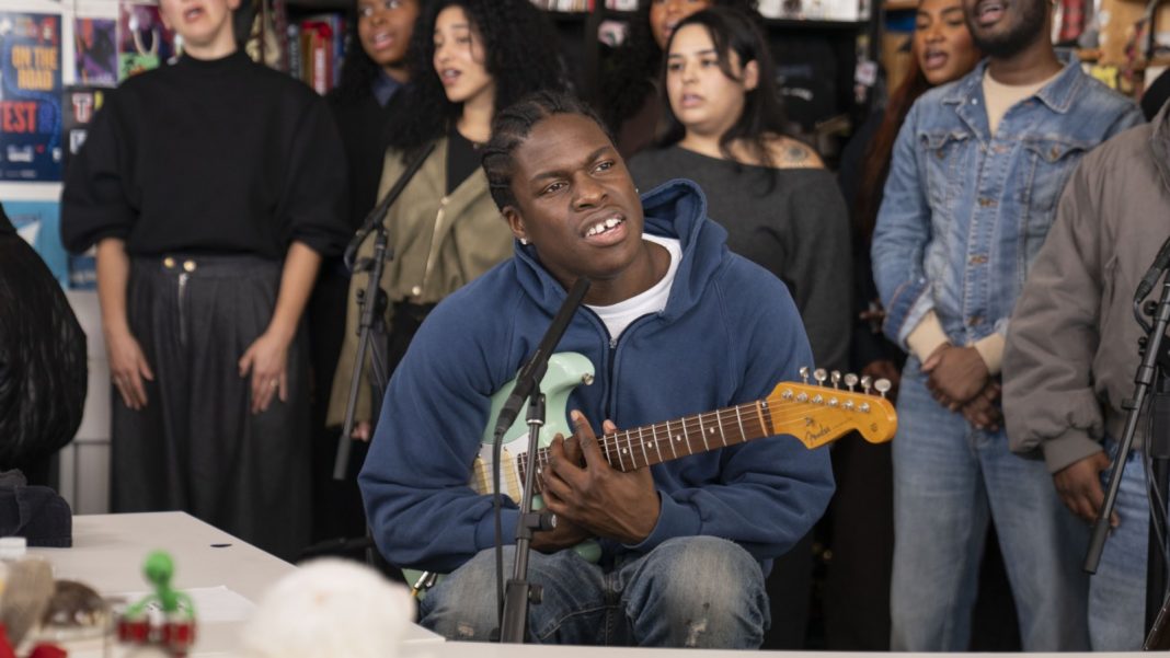 Daniel Caesar Returns to NPR Tiny Desk With Choir-Backed Performance