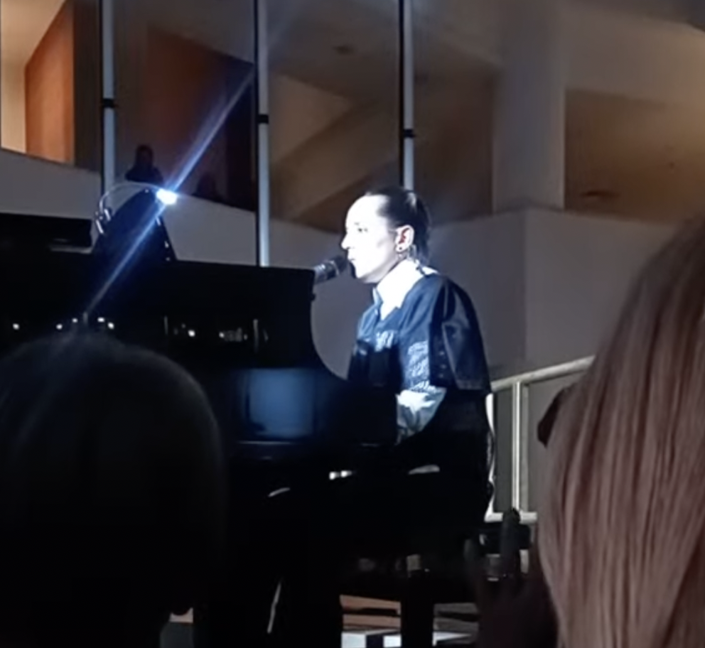 Jehnny Beth Covers David Bowie At British Library Tribute Event
