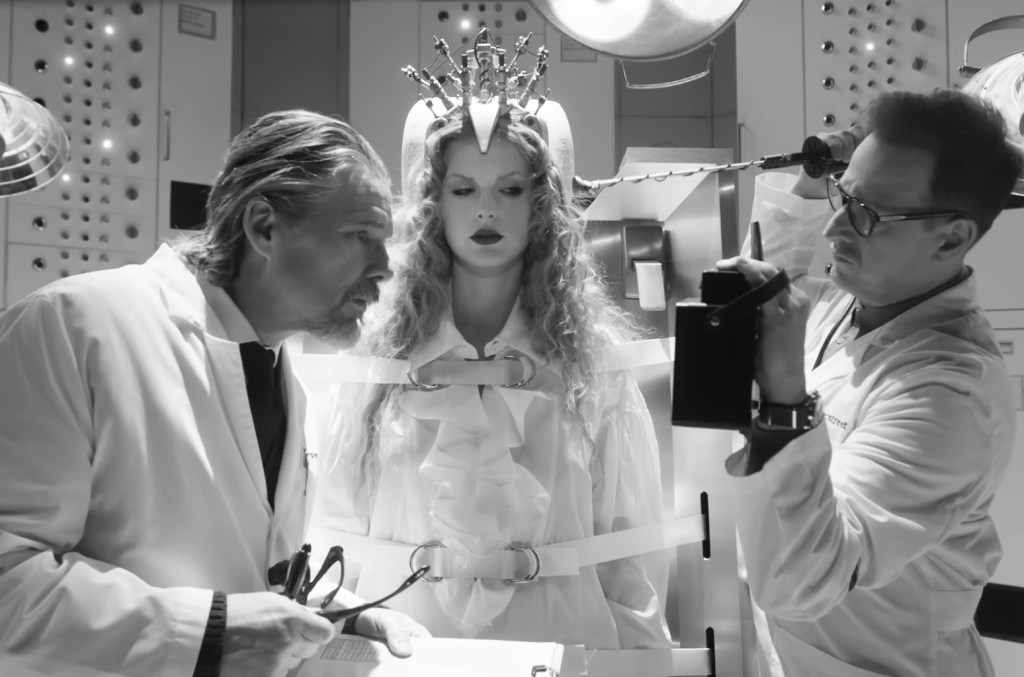 Josh Charles Explains Calling Travis Kelce a 'D--k' on 'Fortnight' Set