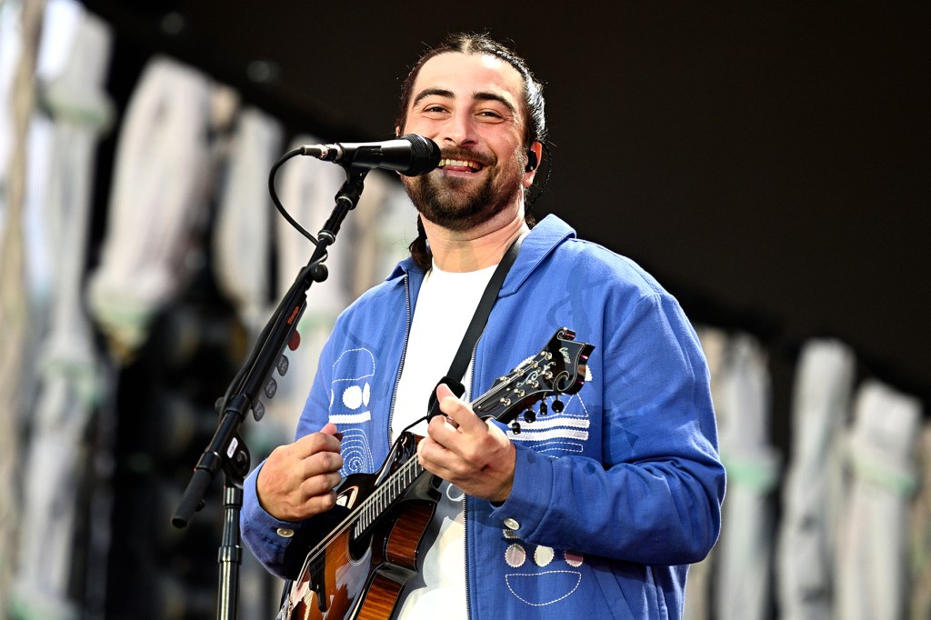 Noah Kahan Reflects on Year of Big 'Change' in Hopeful Instagram Message