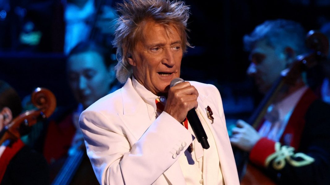 Rod Stewart Slams 'Draft Dodger' Trump Over NATO Troops Remarks