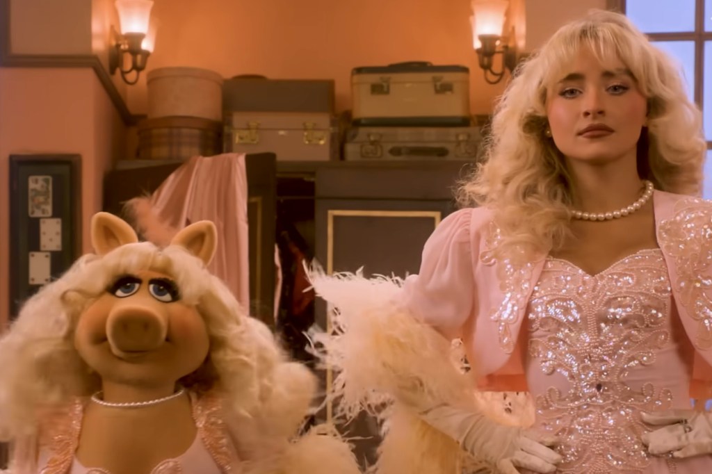 'The Muppet Show' Trailer Stars Sabrina Carpenter, Miss Piggy & 'The Muppet Show' Trailer Stars Sabrina Carpenter, Miss Piggy & More