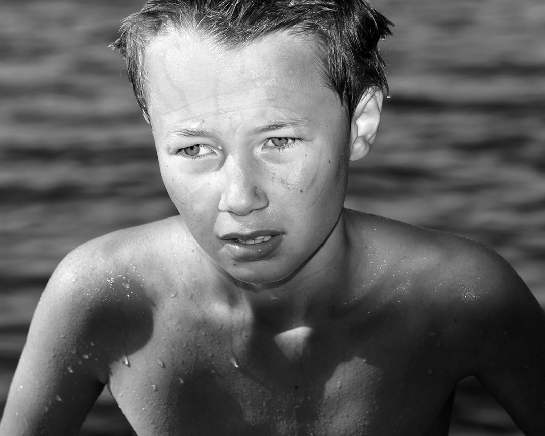 “Tween” by Photographer Oliver Raschka