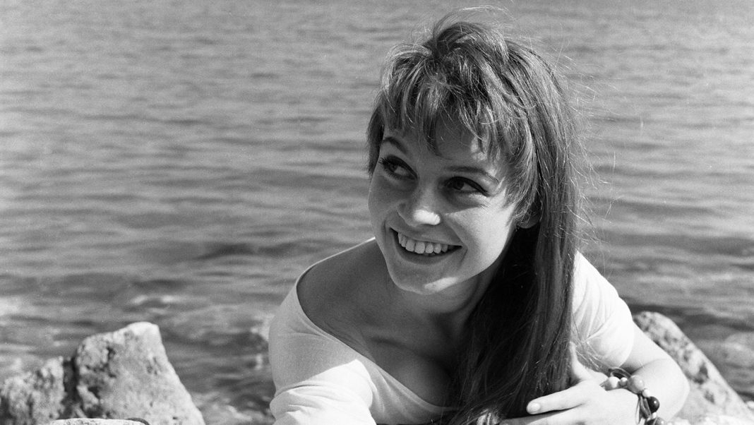 Why Are French Movie Stars Flirting With Fascism?