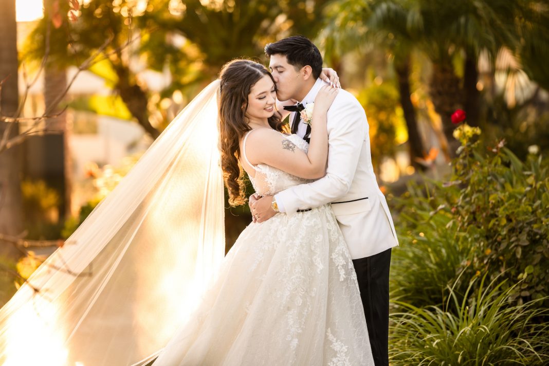 20+ Posing Cues for Couples from Professional Photographers 20+ Posing Cues for Couples from Professional Photographers