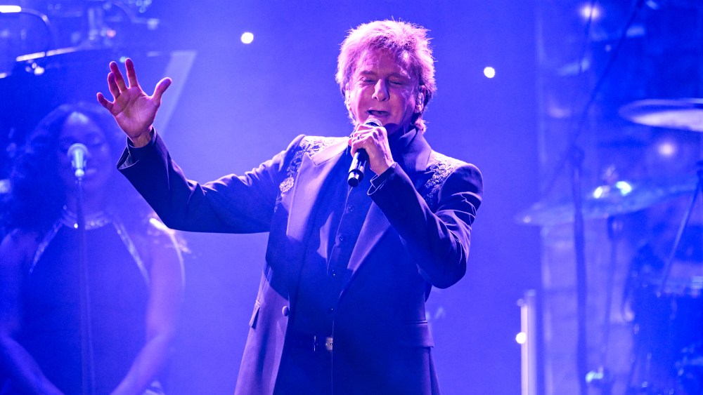 Barry Manilow's 'Very Depressing' News: More Concert Postponements Barry Manilow's 'Very Depressing' News: More Concert Postponements