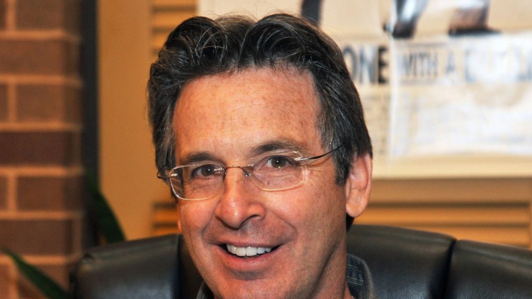 ‘Lizzie McGuire’ Star Robert Carradine Dead at 71
