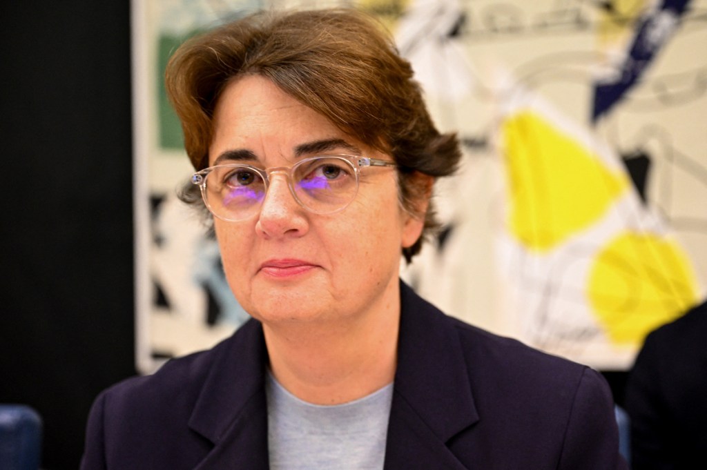 Louvre Director Laurence des Cars Resigns Amid Heist, Internal Turmoil