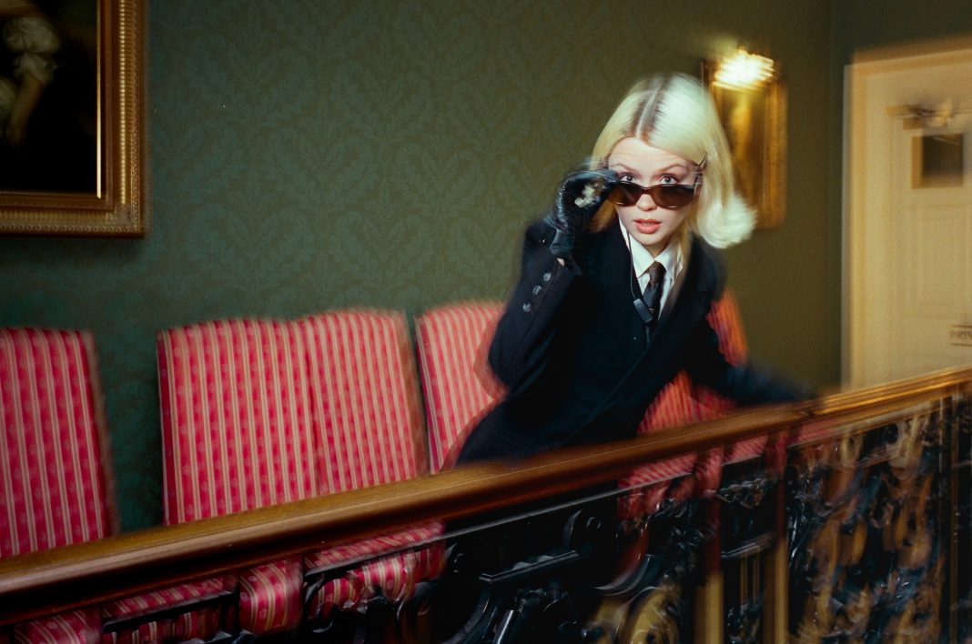 Maisie Peters Interview on Florescence, Benito Skinner, and Amelia Dimoldenberg