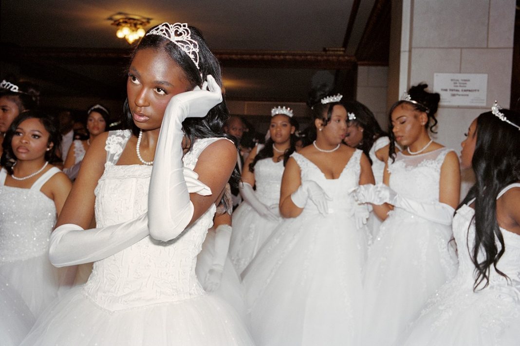 Miranda Barnes’ elegant portraits of Detroit’s Black debutante ball Miranda Barnes’ elegant portraits of Detroit’s Black debutante ball
