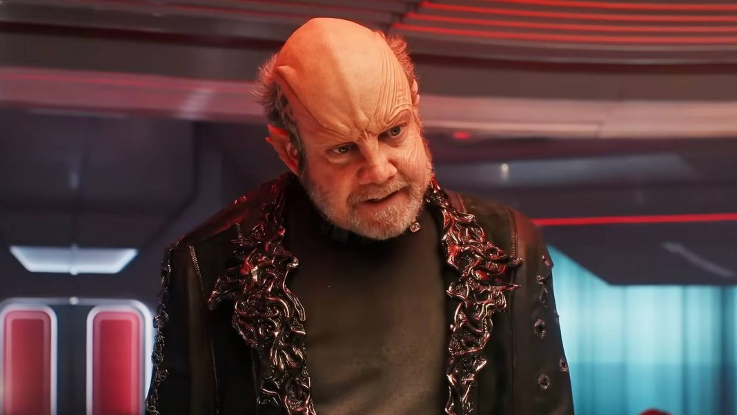 Paul Giamatti Defends Holly Hunter’s Bold Captain’s Chair Move in Star Trek’s New Spin-Off