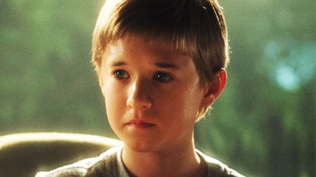 Steven Spielberg Wanted To Include A Musical Number In His Dark Sci-Fi Classic