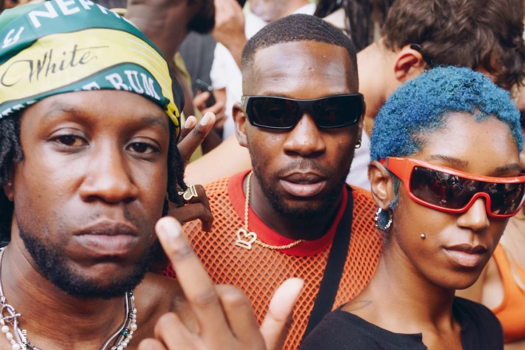 These photos straddle ‘pre and post-iPhone’ London nightlife