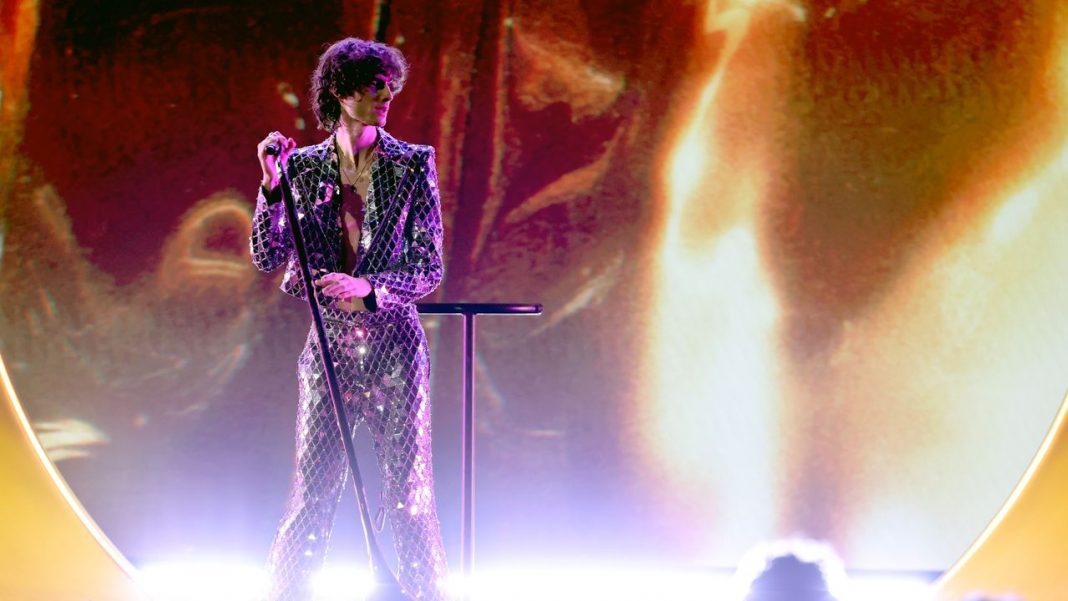 Watch Sombr Perform “12 to 12” at 2026 Grammys