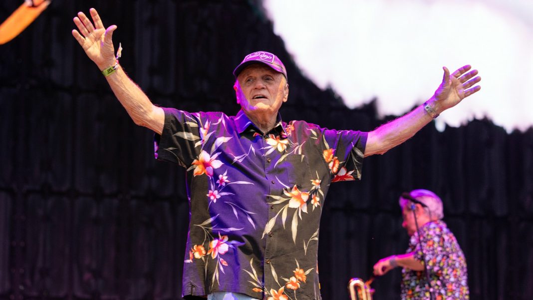 Beach Boys Member Bruce Johnston Leaves Touring Band After 61 Years