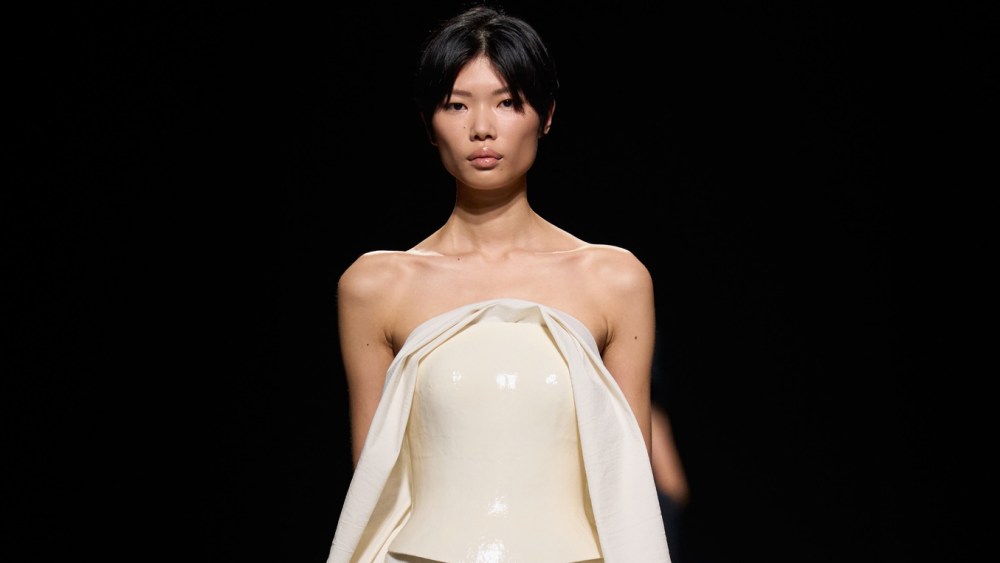 Issey Miyake Fall 2026 Ready-to-Wear Runway, Fashion Show & Collection Review